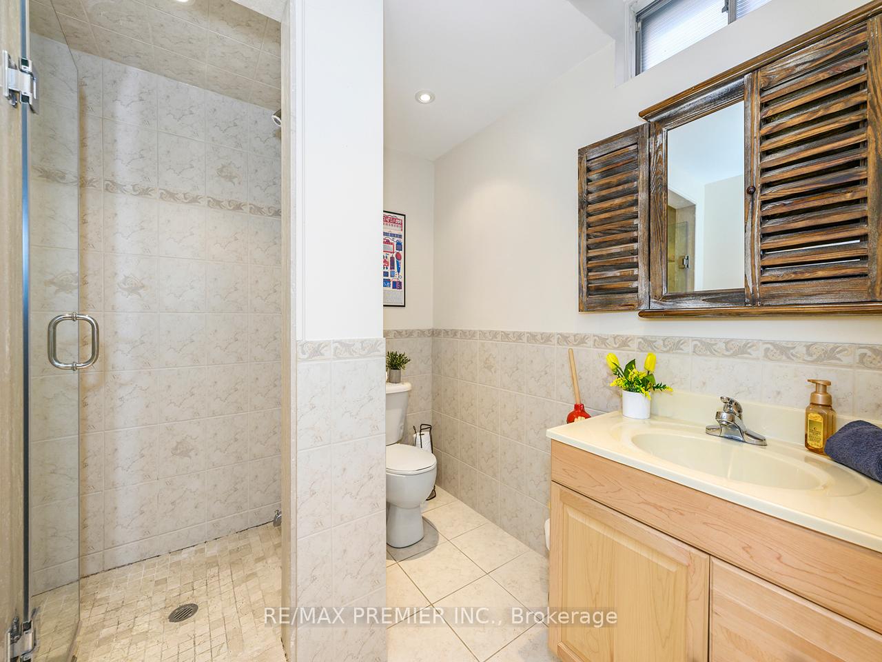 Photo 29 of 129 View North Court, Vaughan, West Woodbridge — HOMEH