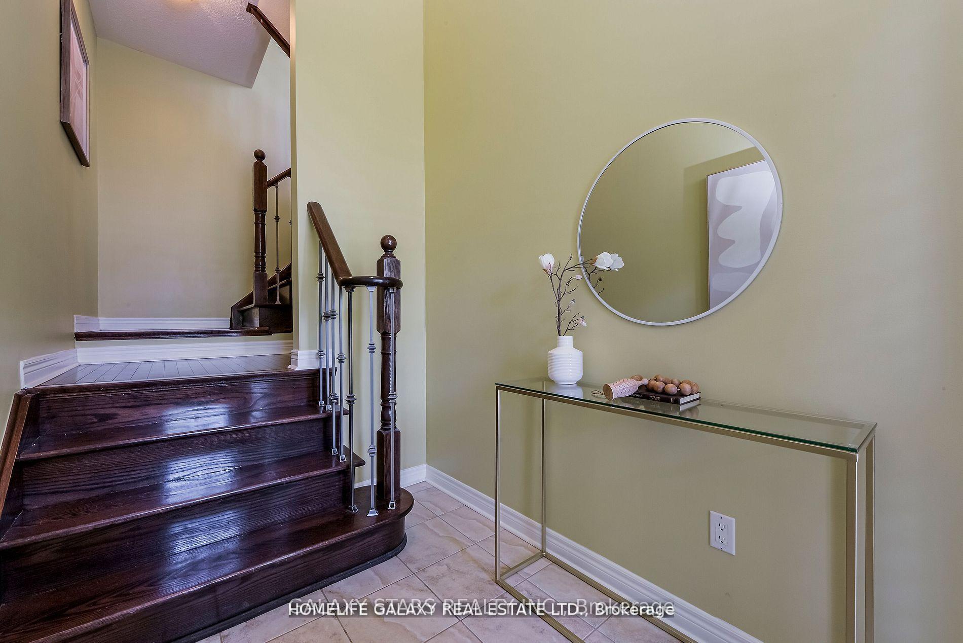 Photo 3 of 17 Ivy Stone Court, Markham, Cornell — HOMEH