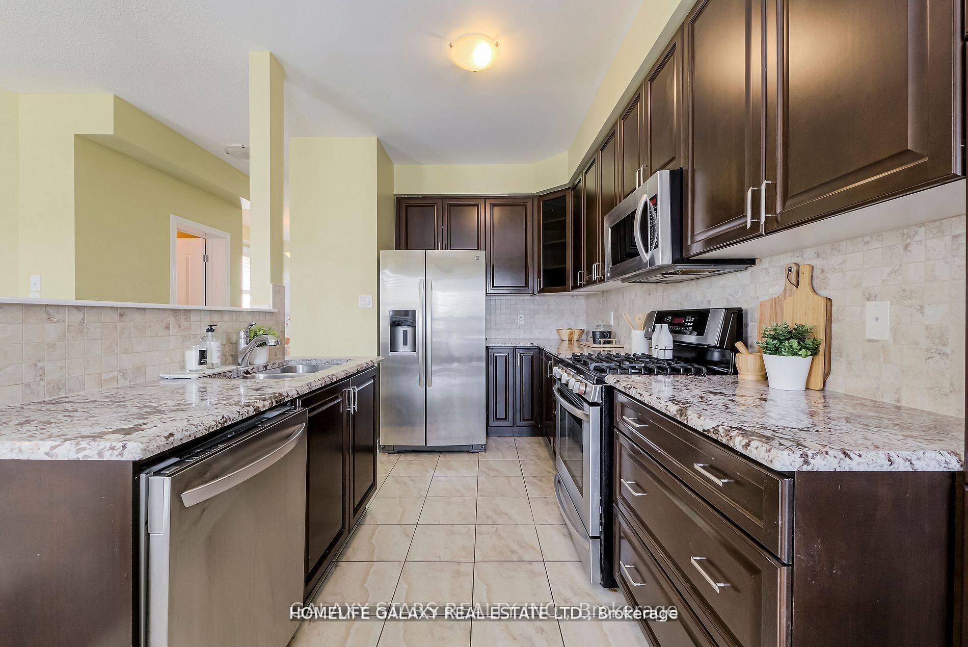 Photo 10 of 17 Ivy Stone Court, Markham, Cornell — HOMEH