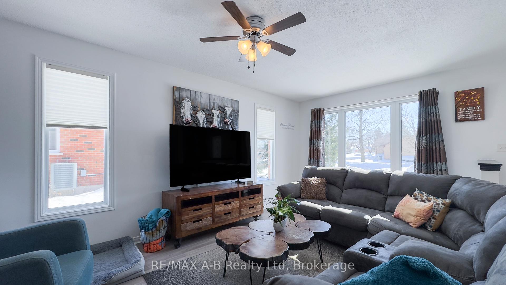 Photo 5 of 33 Cobourg Street, West Perth, Mitchell — HOMEH