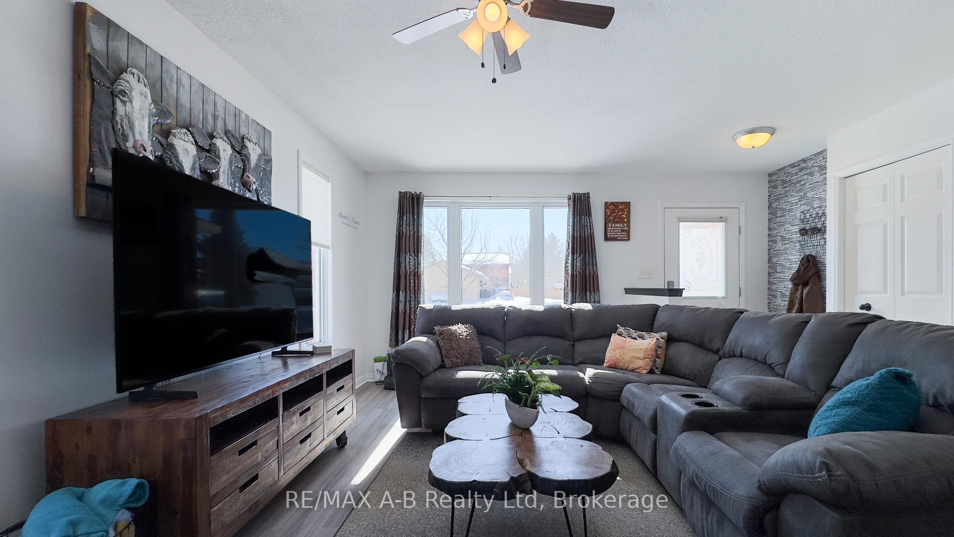Photo 6 of 33 Cobourg Street, West Perth, Mitchell — HOMEH