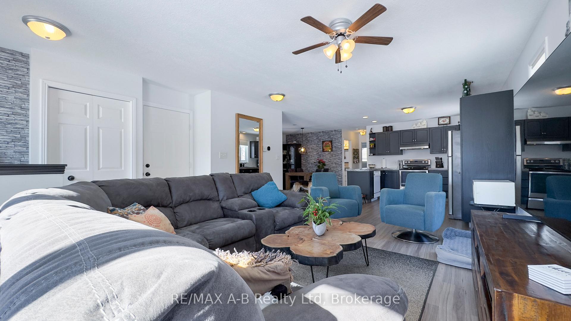 Photo 8 of 33 Cobourg Street, West Perth, Mitchell — HOMEH