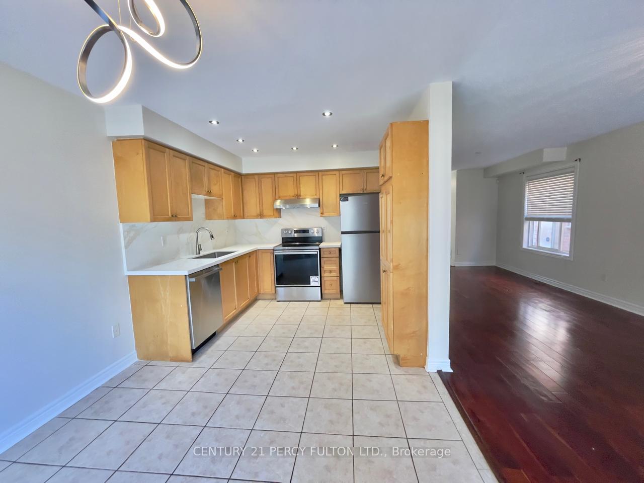 Photo 4 of 21 Teagarden Court, Whitby, Rolling Acres — HOMEH