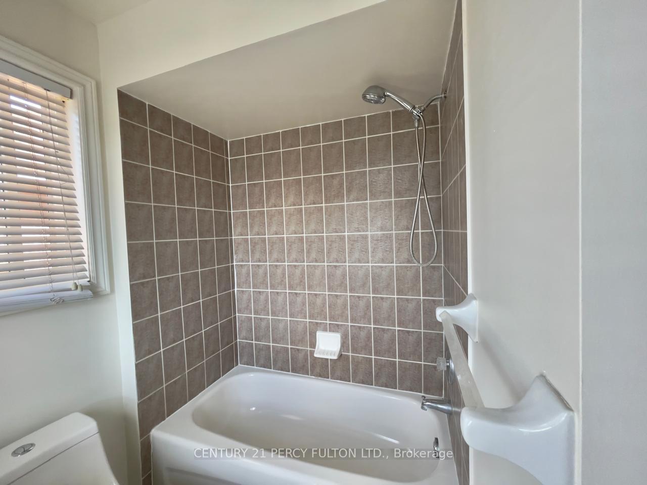 Photo 10 of 21 Teagarden Court, Whitby, Rolling Acres — HOMEH