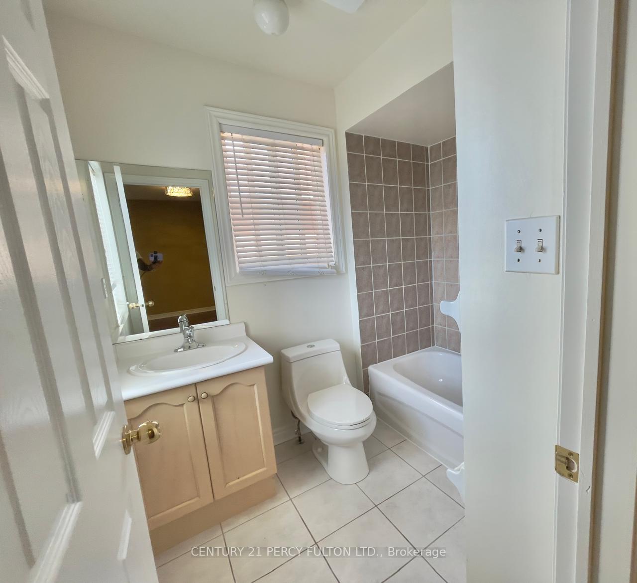 Photo 11 of 21 Teagarden Court, Whitby, Rolling Acres — HOMEH