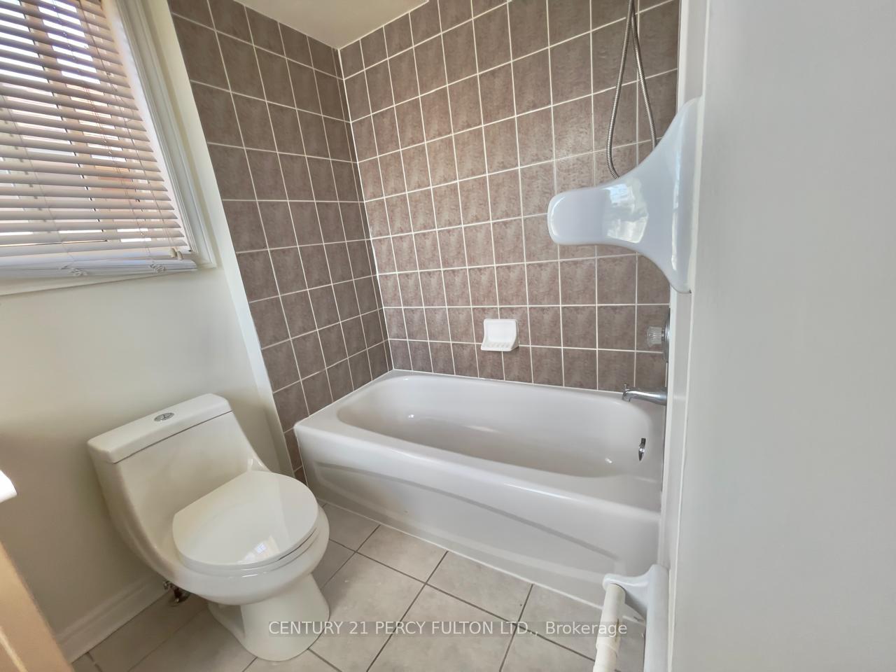 Photo 12 of 21 Teagarden Court, Whitby, Rolling Acres — HOMEH