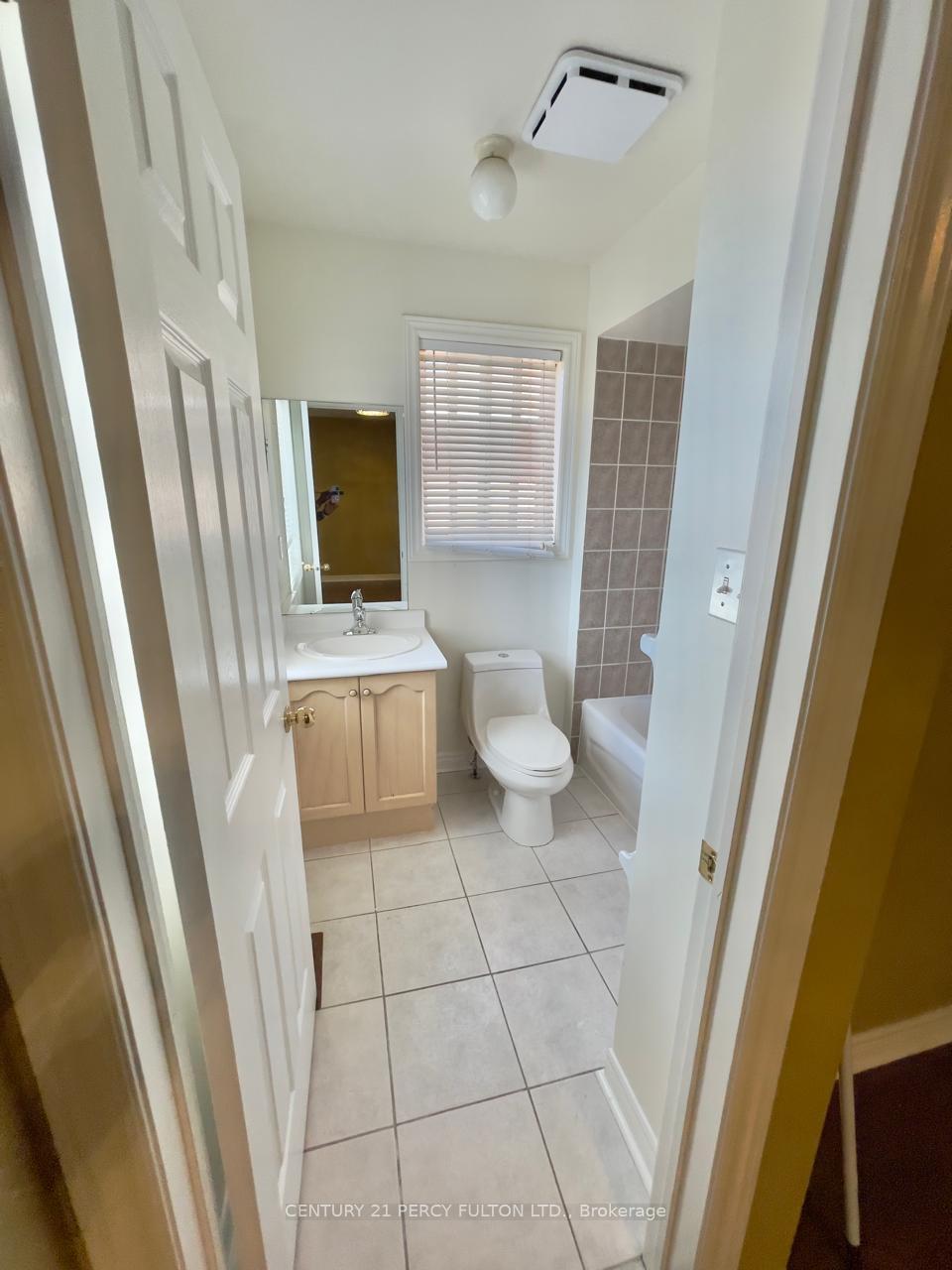 Photo 13 of 21 Teagarden Court, Whitby, Rolling Acres — HOMEH