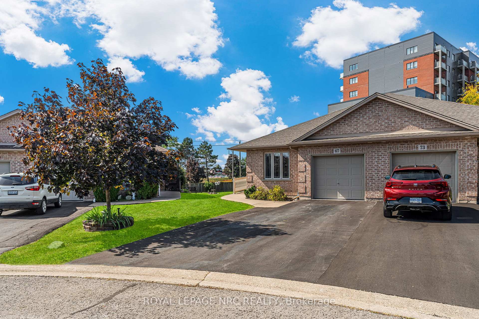 Photo 2 of 67 Bridgewater Court, Welland, N. Welland — HOMEH