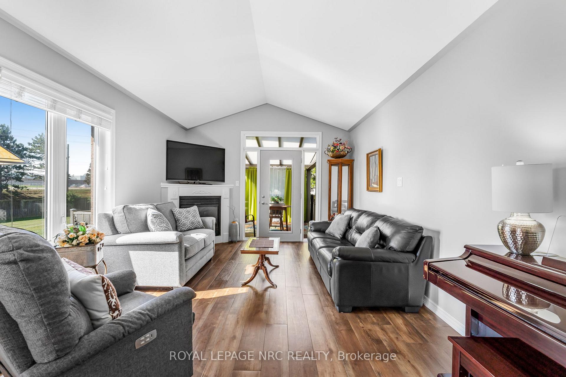 Photo 12 of 67 Bridgewater Court, Welland, N. Welland — HOMEH