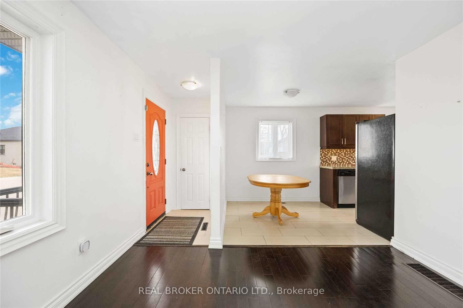 Photo 3 of Unit Main, 49 Hurricane Avenue, Vaughan, West Woodbridge — HOMEH