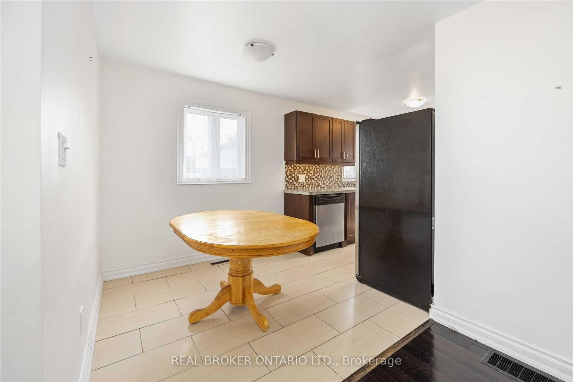 Photo 4 of Unit Main, 49 Hurricane Avenue, Vaughan, West Woodbridge — HOMEH