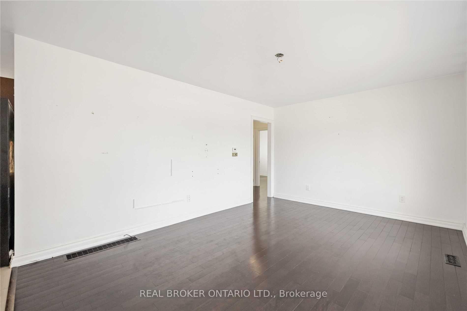 Photo 8 of Unit Main, 49 Hurricane Avenue, Vaughan, West Woodbridge — HOMEH