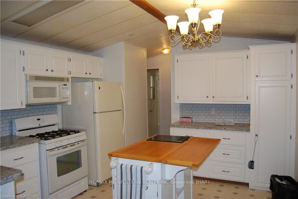 Photo 12 of Unit B9, 142571 Road 35, Rideau Lakes, Rideau Lakes (South Elmsley) Twp — HOMEH