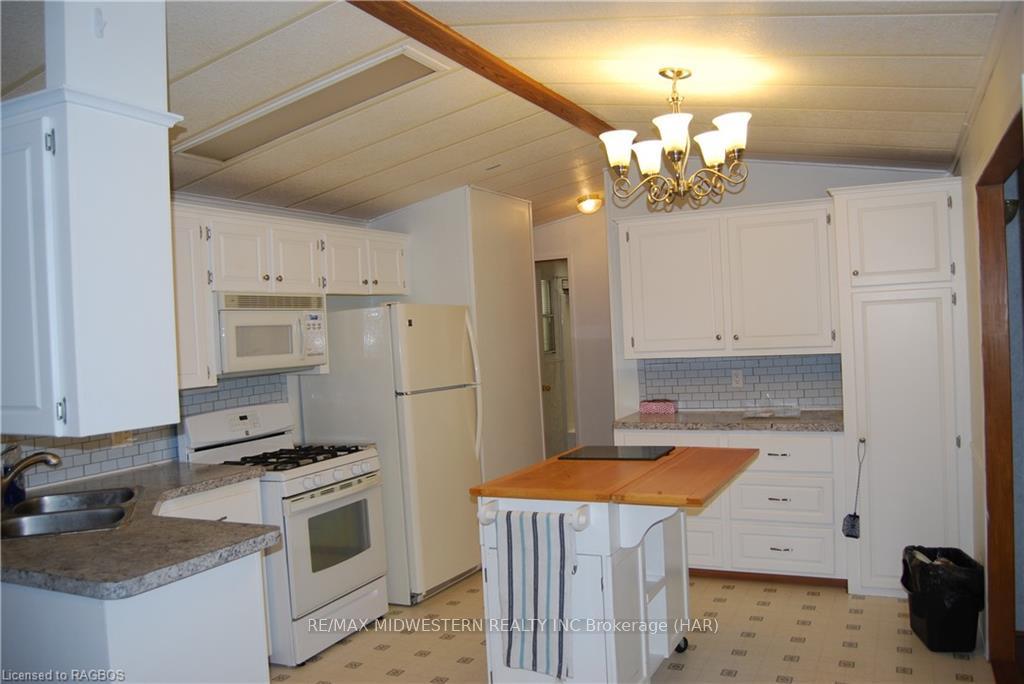 Photo 13 of Unit B9, 142571 Road 35, Rideau Lakes, Rideau Lakes (South Elmsley) Twp — HOMEH