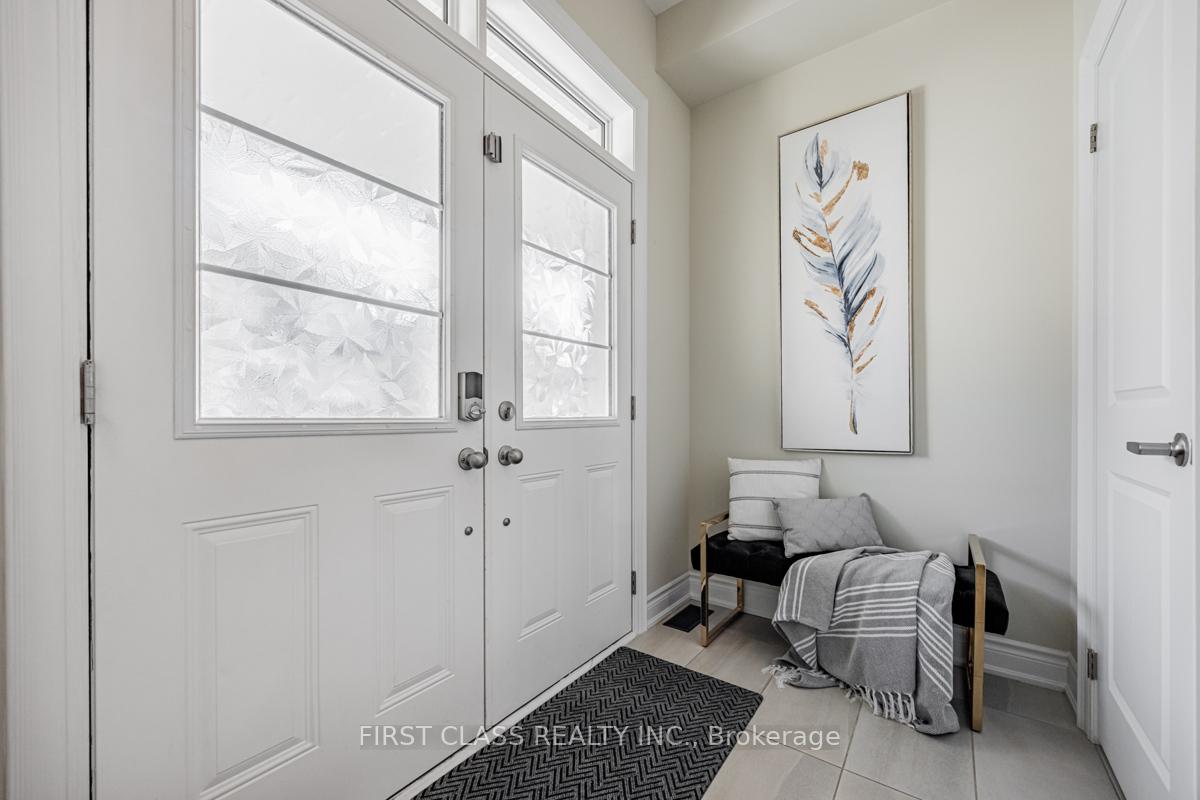 Photo 3 of 8 Reign Lane, Markham, Cedarwood — HOMEH
