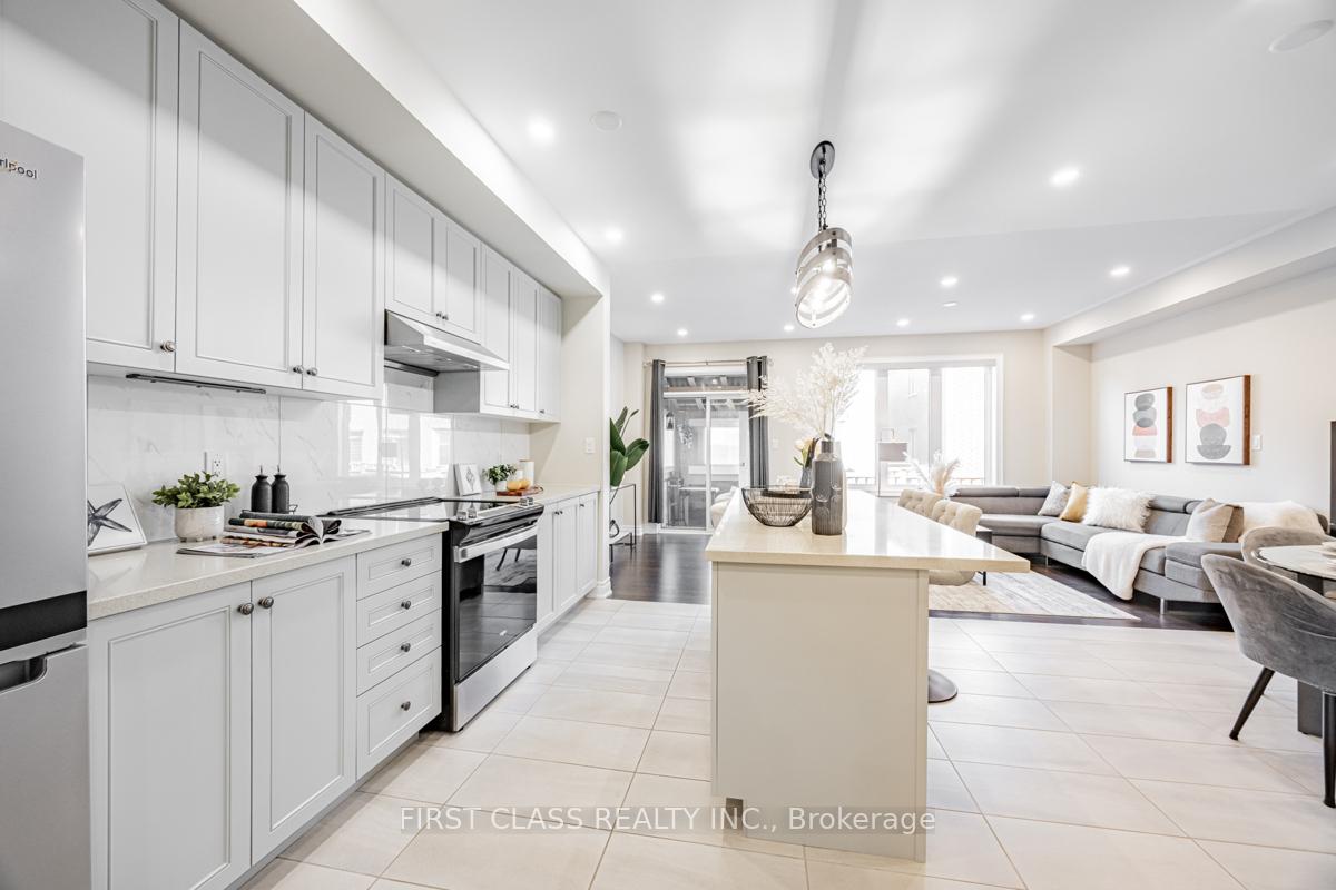 Photo 5 of 8 Reign Lane, Markham, Cedarwood — HOMEH
