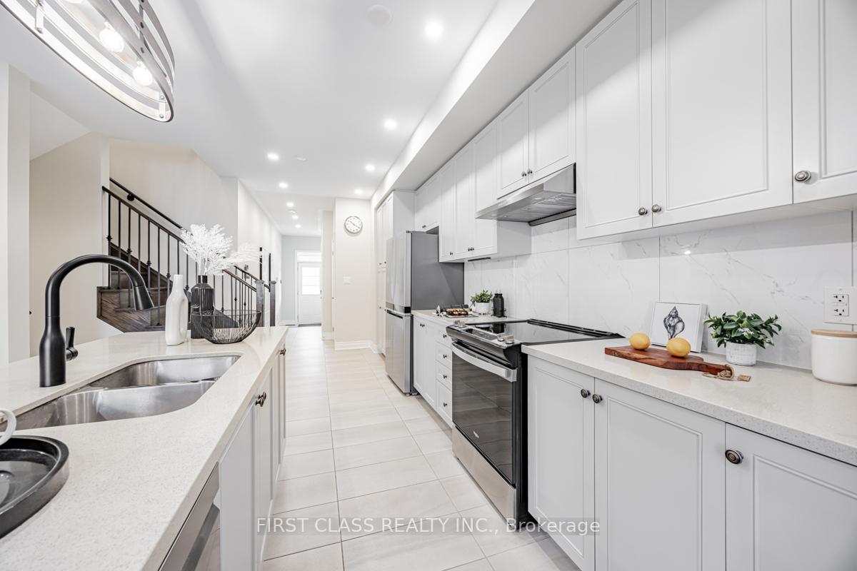 Photo 9 of 8 Reign Lane, Markham, Cedarwood — HOMEH
