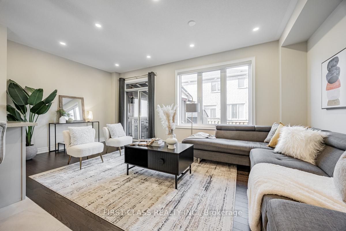 Photo 13 of 8 Reign Lane, Markham, Cedarwood — HOMEH