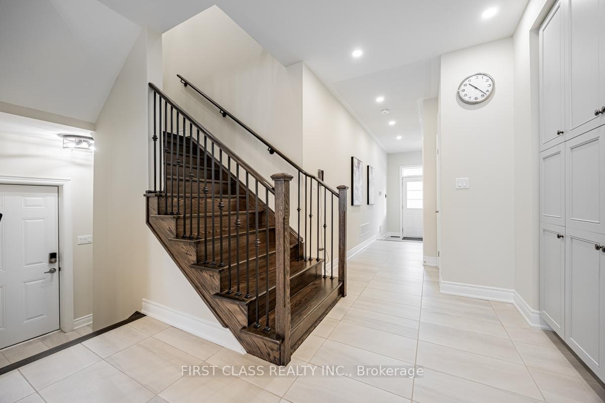 Photo 16 of 8 Reign Lane, Markham, Cedarwood — HOMEH