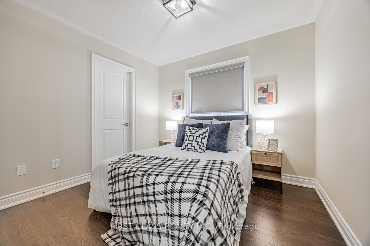 Photo 22 of 8 Reign Lane, Markham, Cedarwood — HOMEH