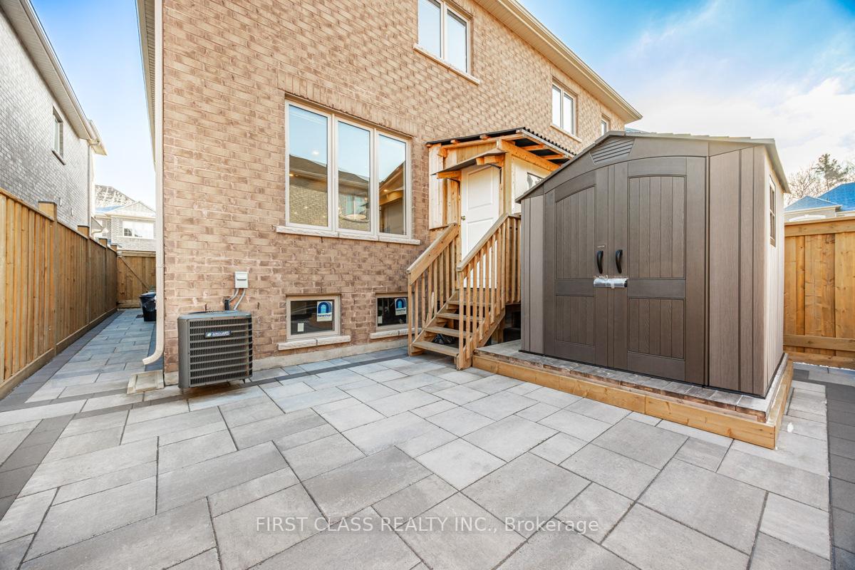 Photo 32 of 8 Reign Lane, Markham, Cedarwood — HOMEH