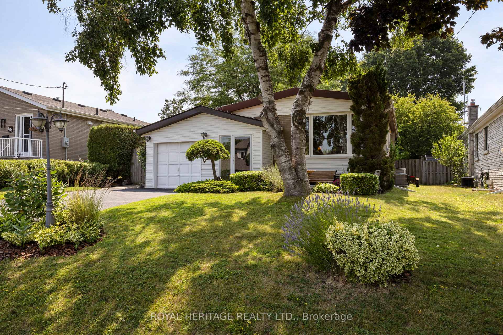 Photo 2 of 165 Hillcrest Drive, Whitby, Downtown Whitby — HOMEH