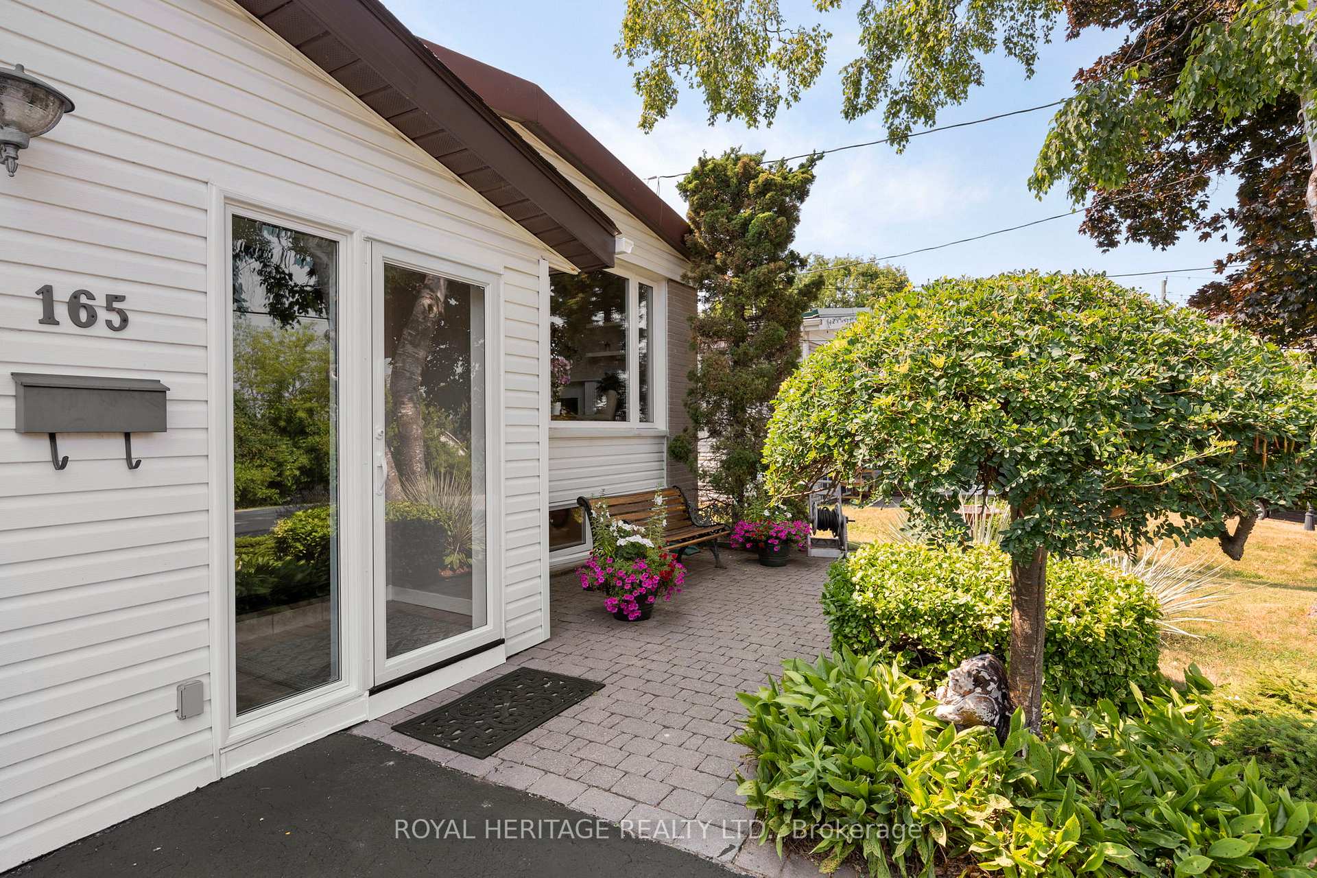 Photo 3 of 165 Hillcrest Drive, Whitby, Downtown Whitby — HOMEH