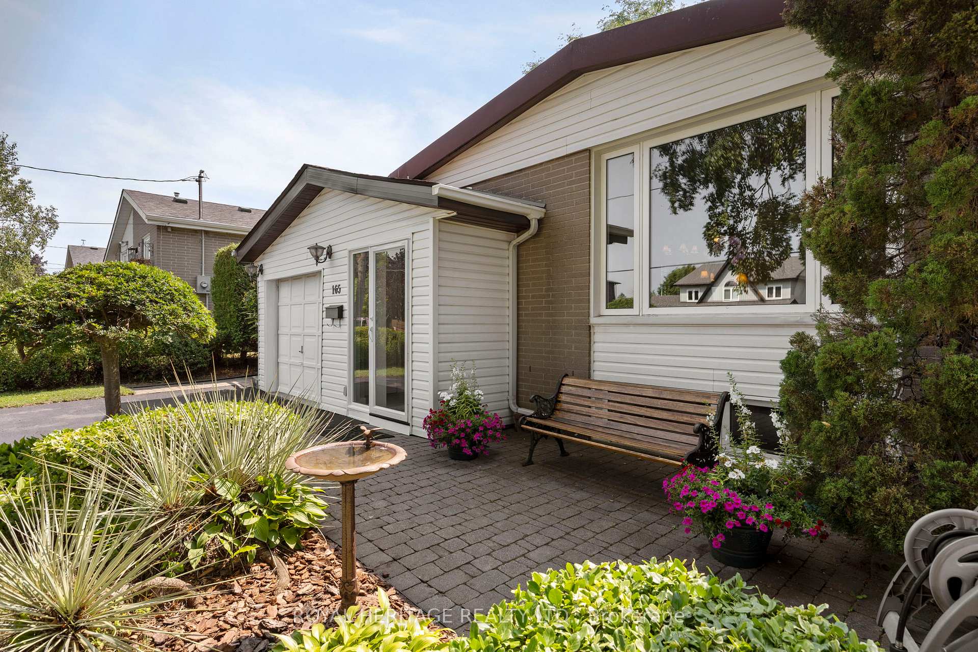 Photo 4 of 165 Hillcrest Drive, Whitby, Downtown Whitby — HOMEH