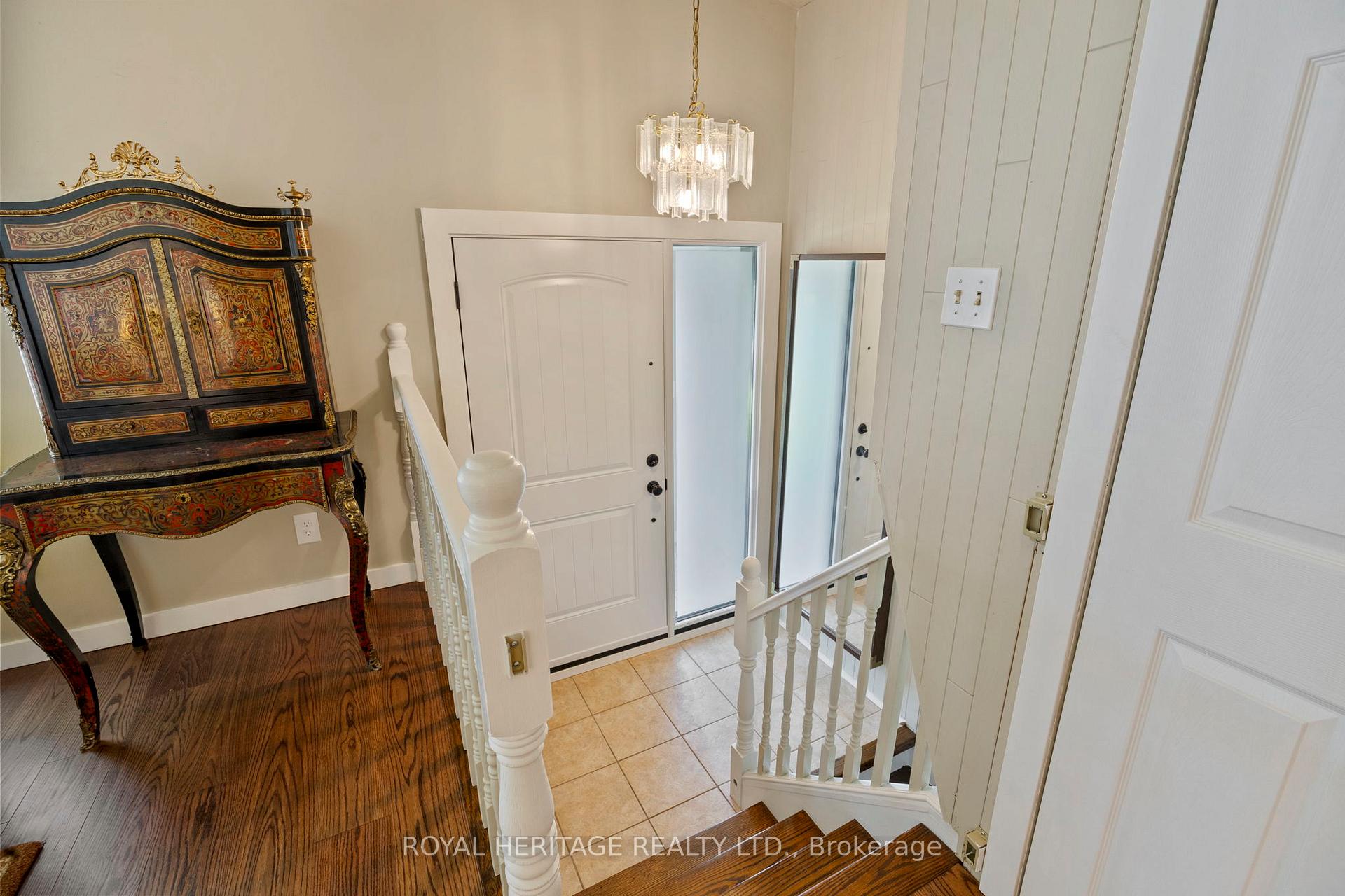 Photo 6 of 165 Hillcrest Drive, Whitby, Downtown Whitby — HOMEH