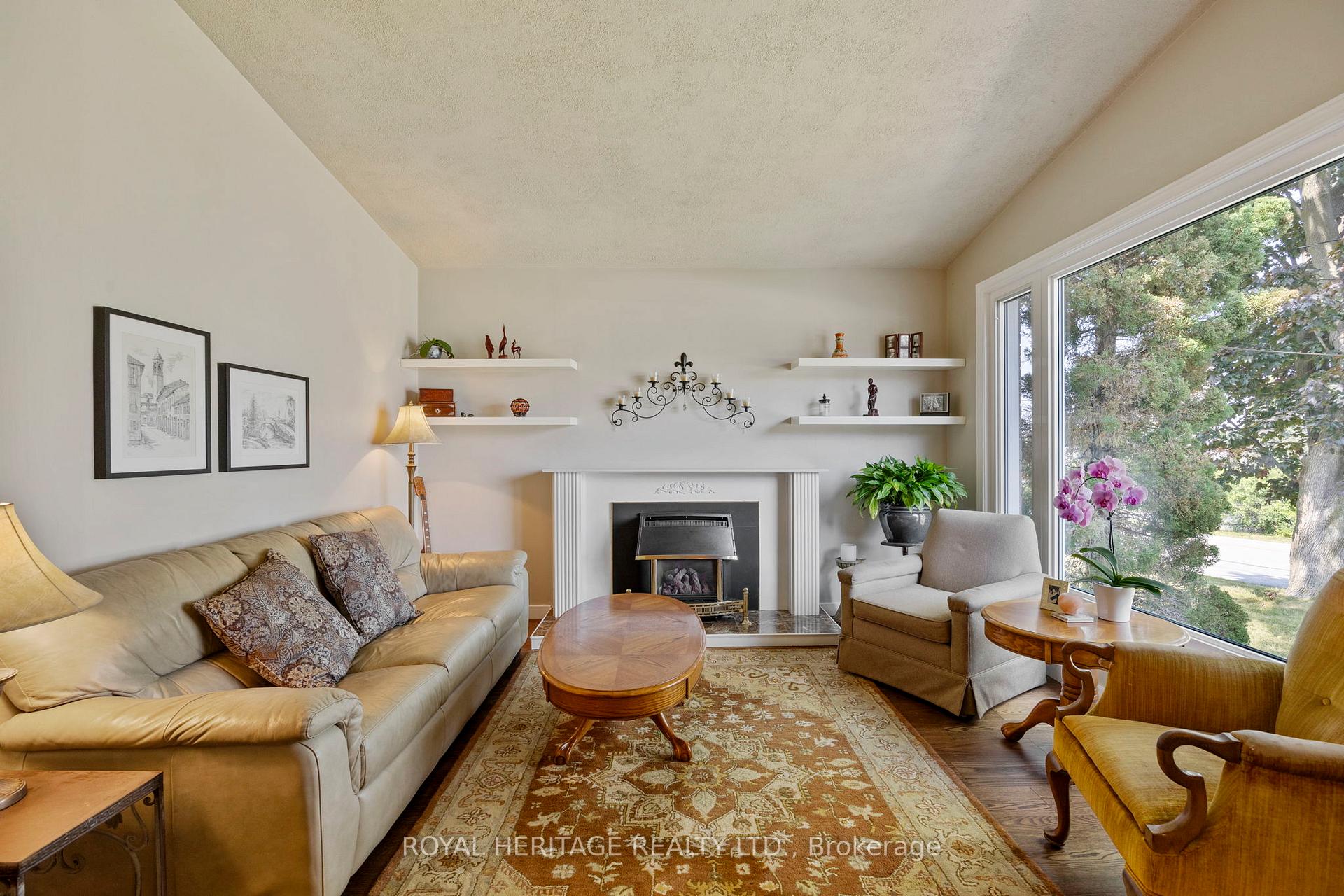 Photo 8 of 165 Hillcrest Drive, Whitby, Downtown Whitby — HOMEH