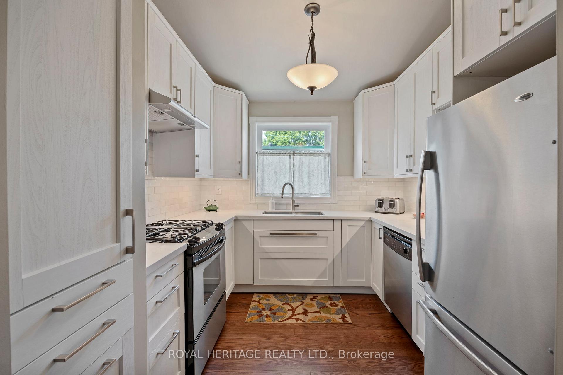 Photo 12 of 165 Hillcrest Drive, Whitby, Downtown Whitby — HOMEH