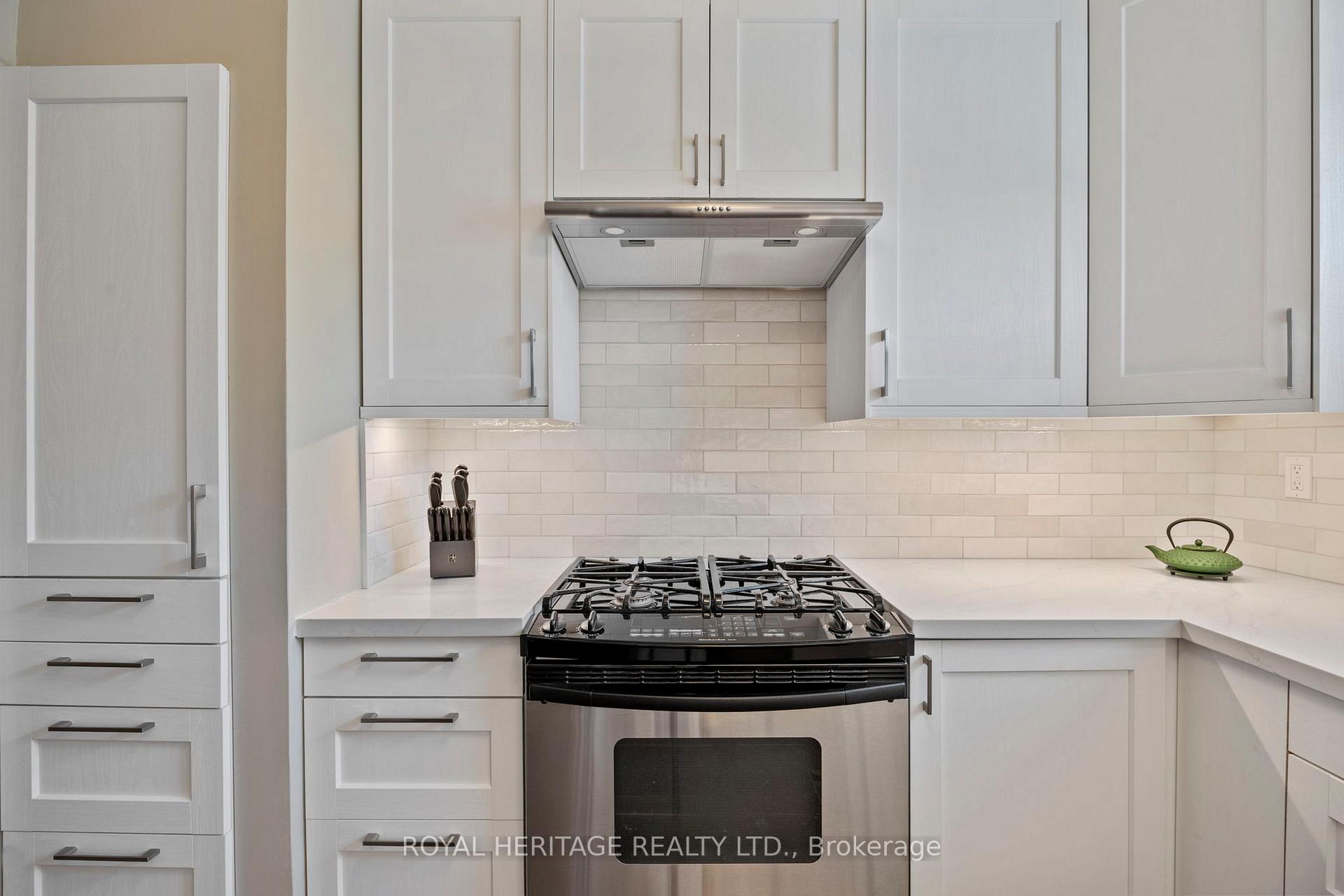 Photo 14 of 165 Hillcrest Drive, Whitby, Downtown Whitby — HOMEH