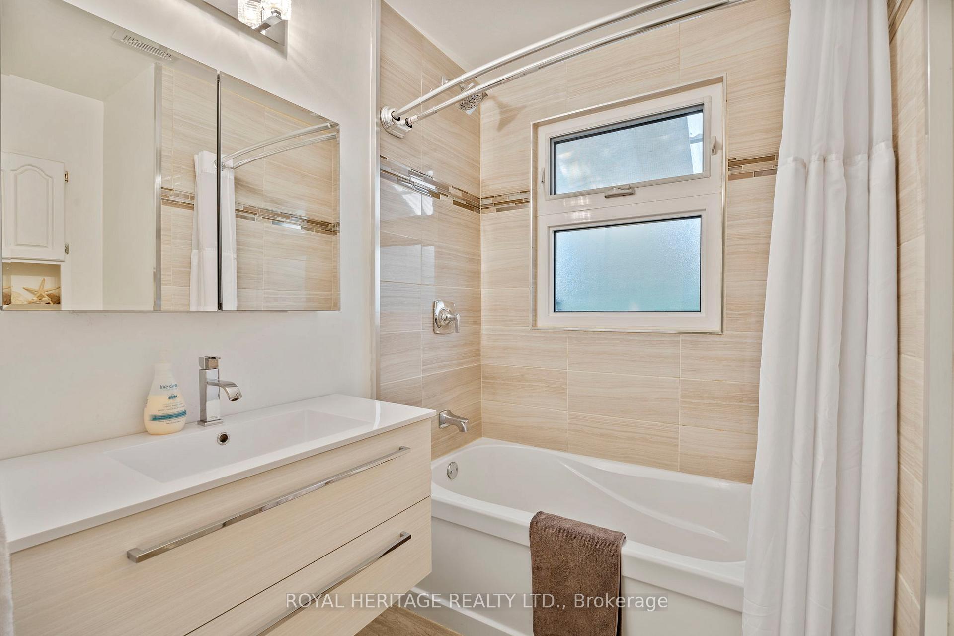 Photo 20 of 165 Hillcrest Drive, Whitby, Downtown Whitby — HOMEH