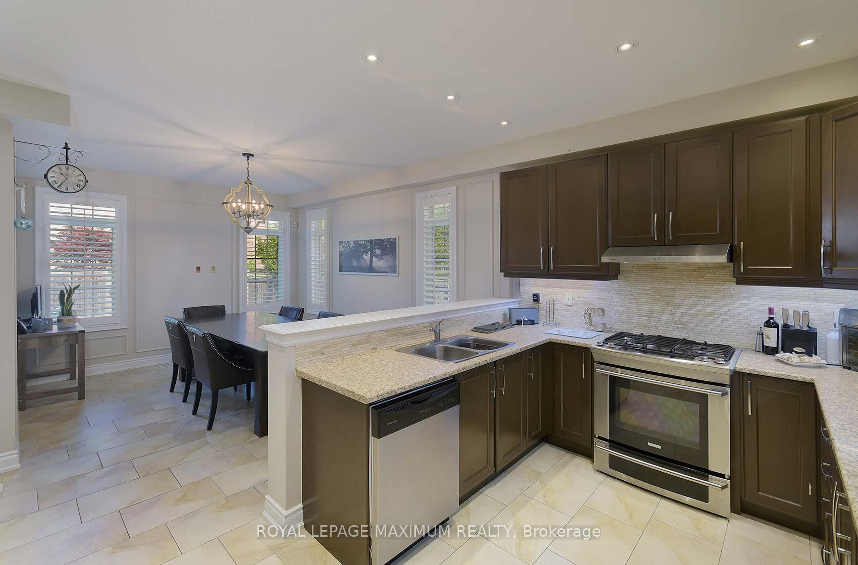 Photo 10 of 8 Sedgewick Place, Vaughan, Vellore Village — HOMEH
