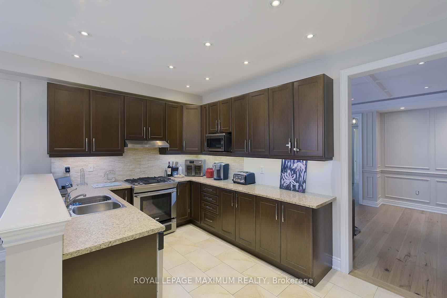 Photo 12 of 8 Sedgewick Place, Vaughan, Vellore Village — HOMEH
