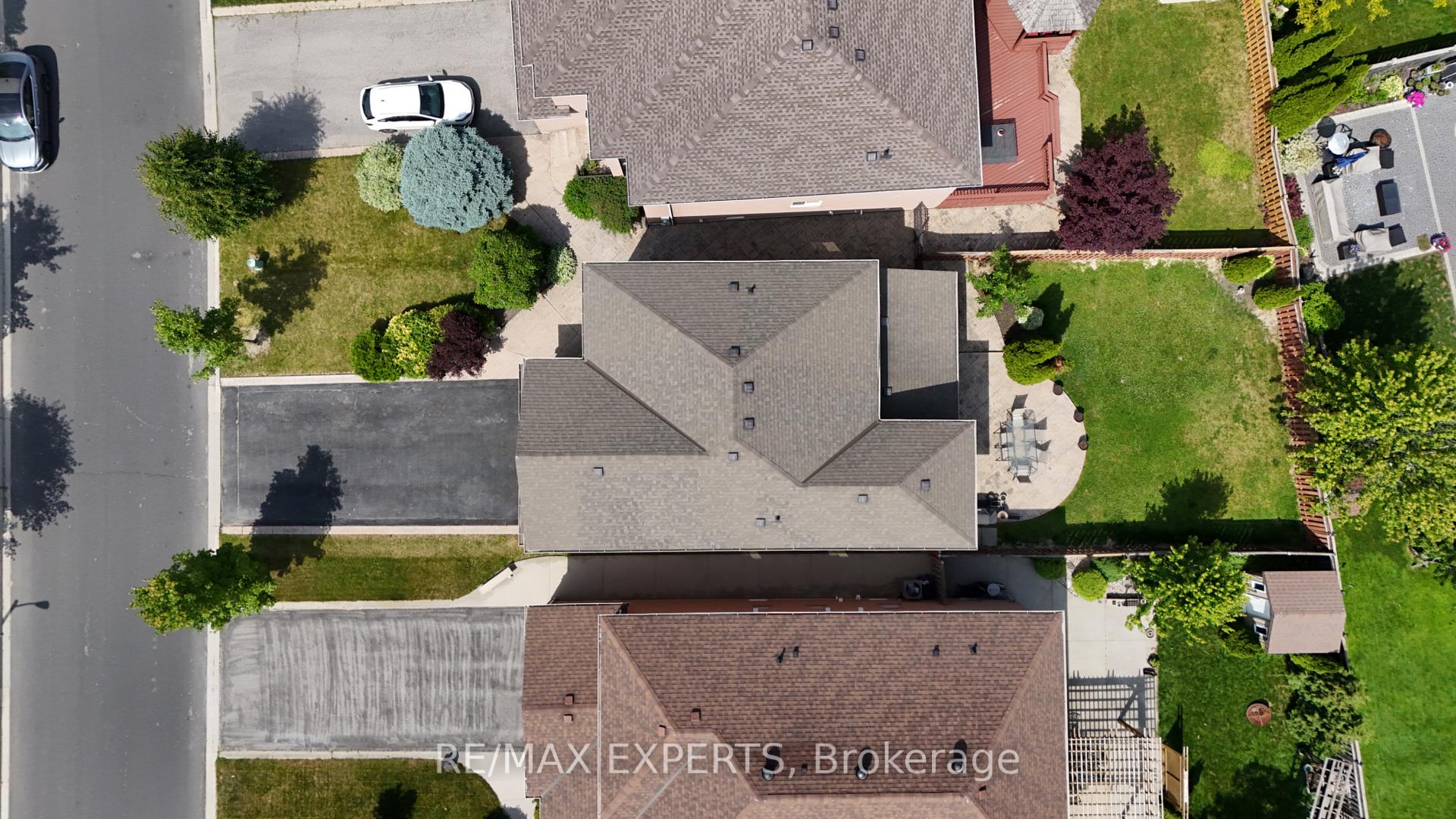 Photo 3 of 8 Pine Hollow Crescent, Vaughan, Maple — HOMEH