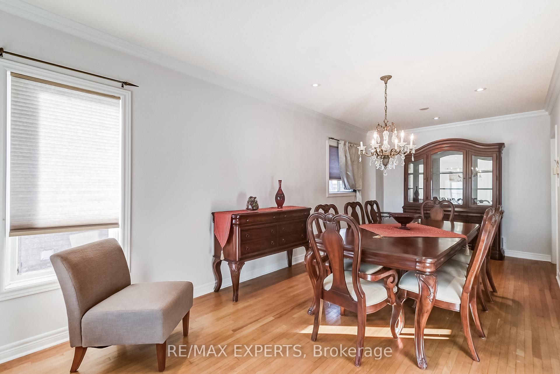 Photo 12 of 8 Pine Hollow Crescent, Vaughan, Maple — HOMEH