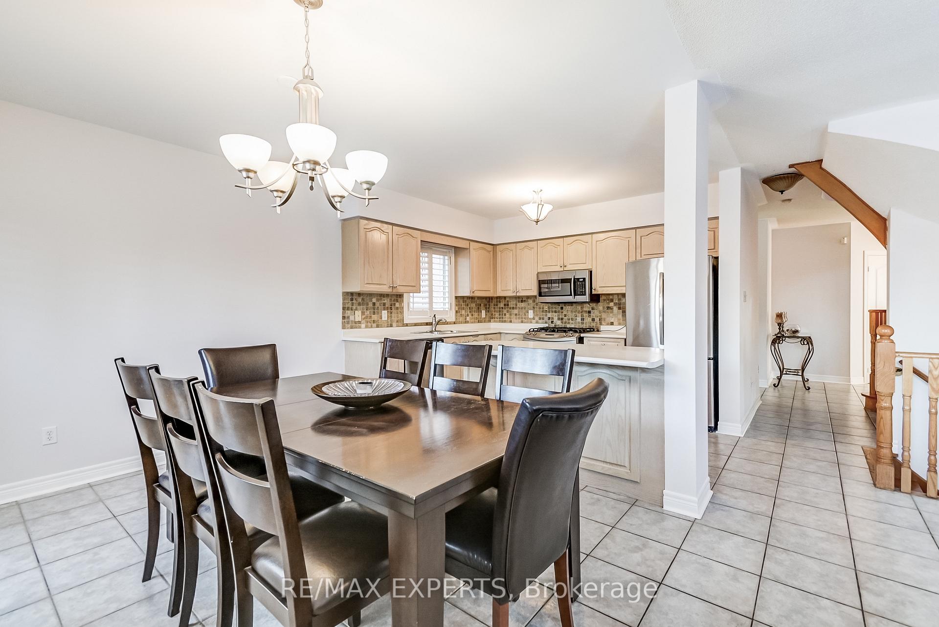 Photo 15 of 8 Pine Hollow Crescent, Vaughan, Maple — HOMEH