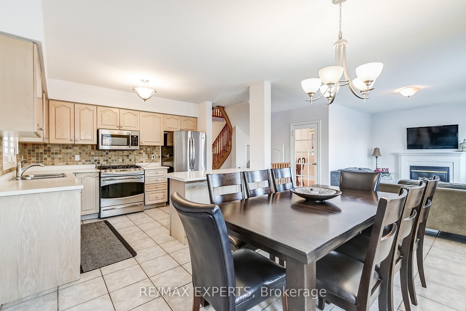 Photo 16 of 8 Pine Hollow Crescent, Vaughan, Maple — HOMEH