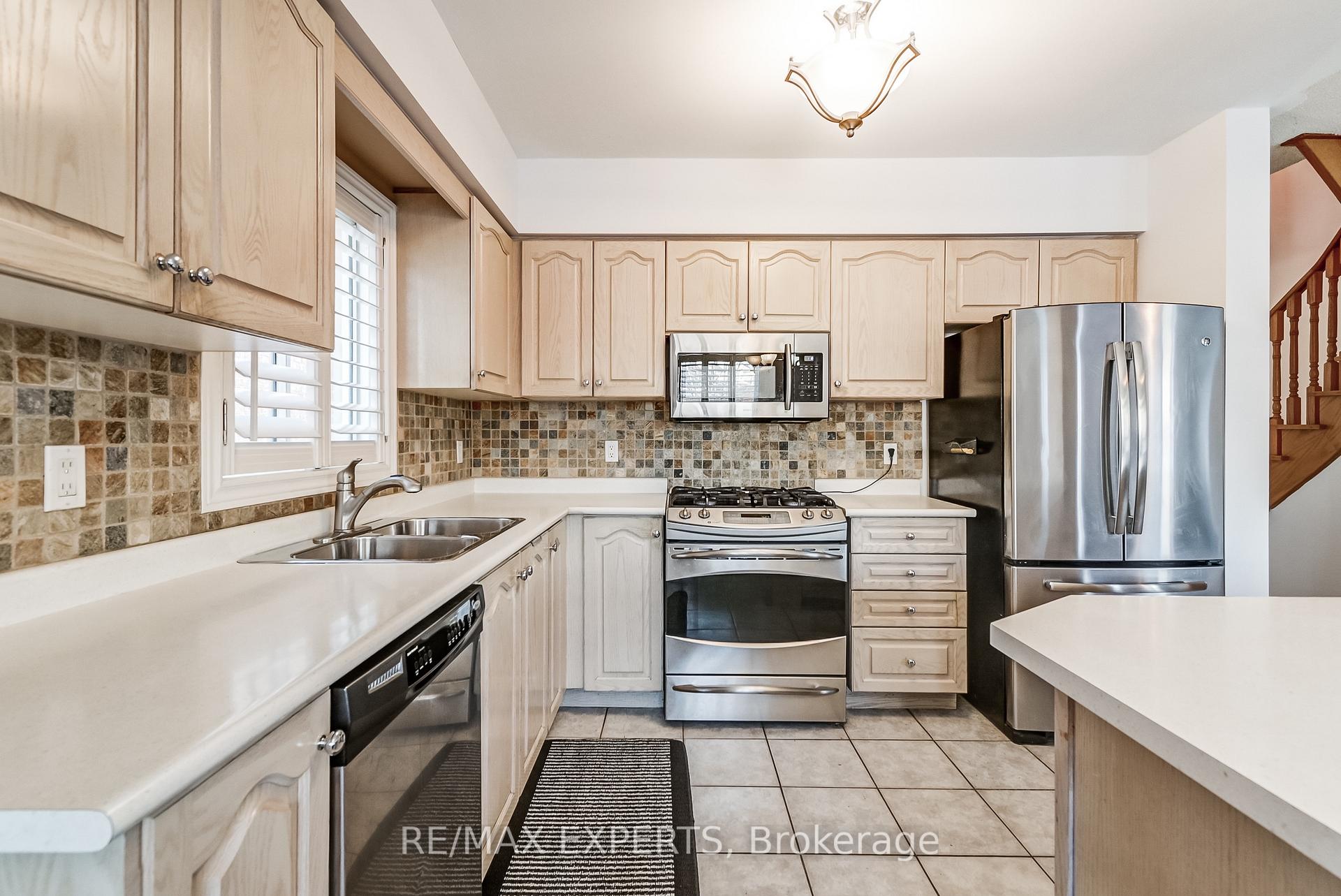 Photo 18 of 8 Pine Hollow Crescent, Vaughan, Maple — HOMEH