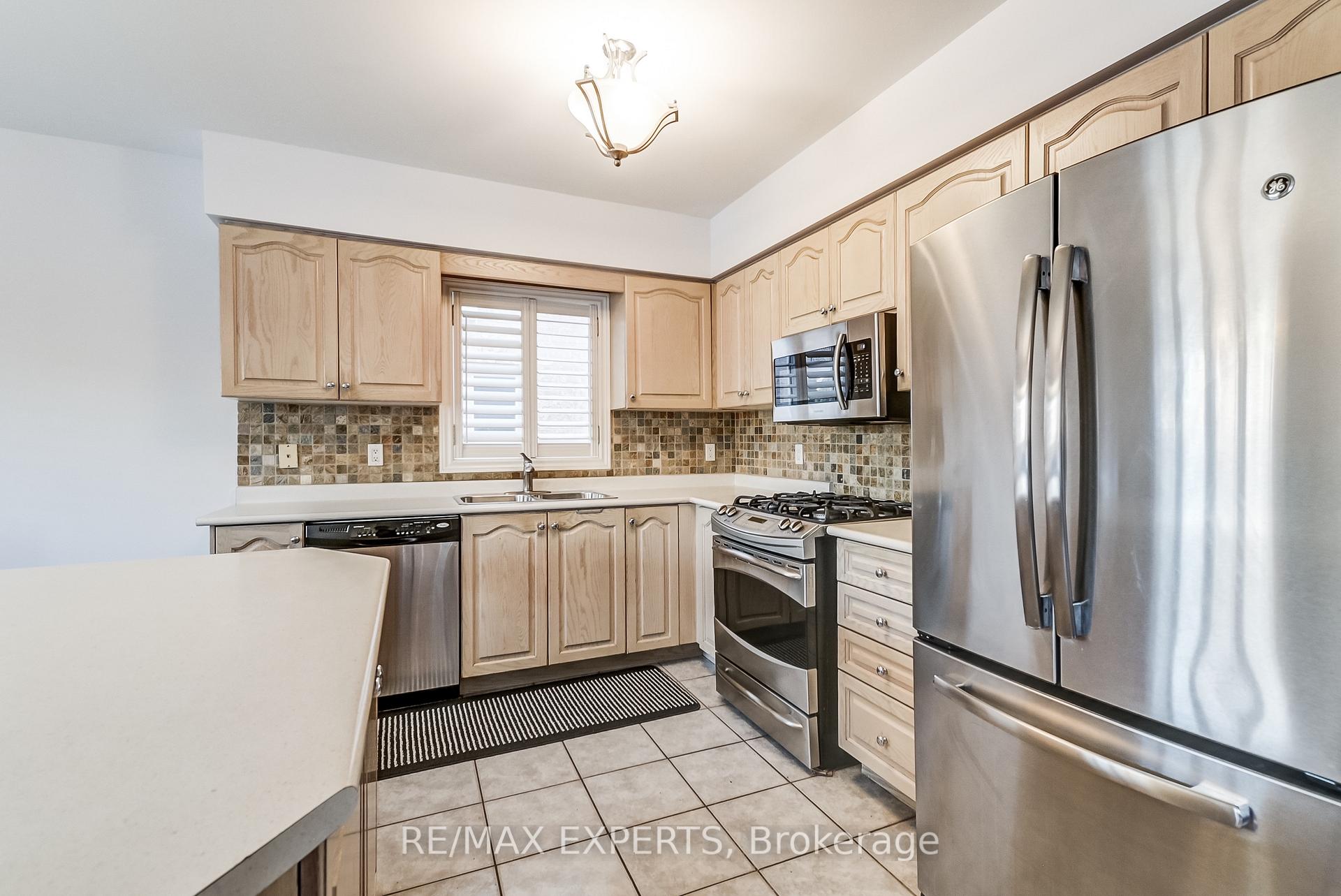 Photo 19 of 8 Pine Hollow Crescent, Vaughan, Maple — HOMEH