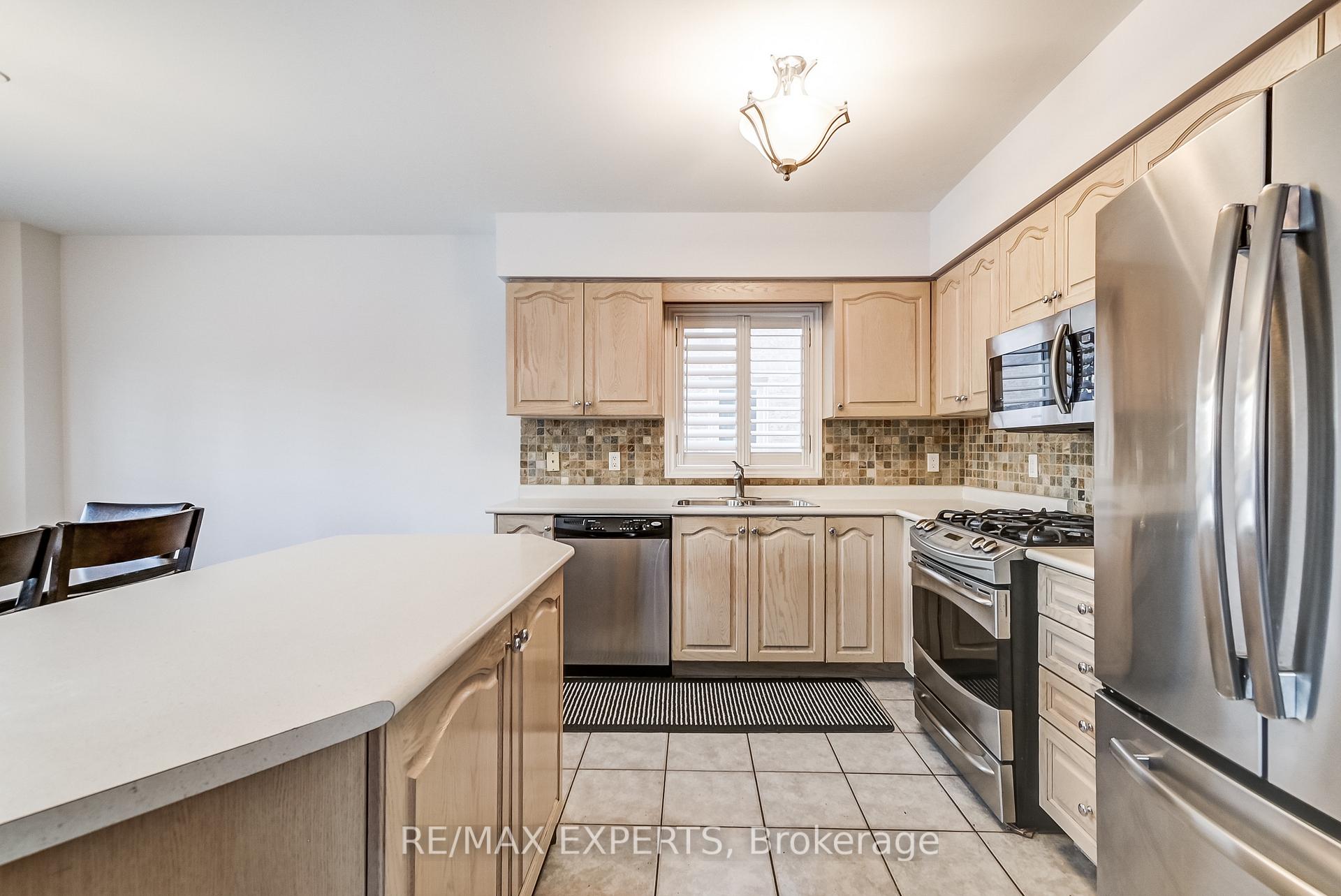 Photo 20 of 8 Pine Hollow Crescent, Vaughan, Maple — HOMEH