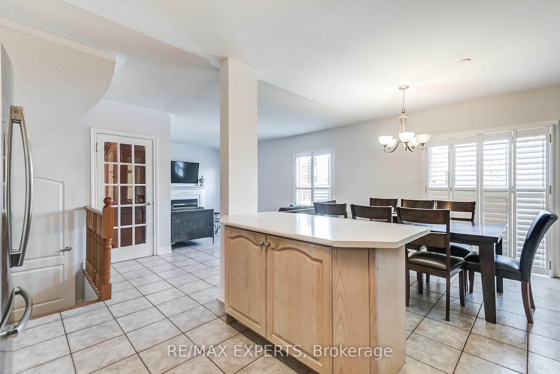 Photo 21 of 8 Pine Hollow Crescent, Vaughan, Maple — HOMEH