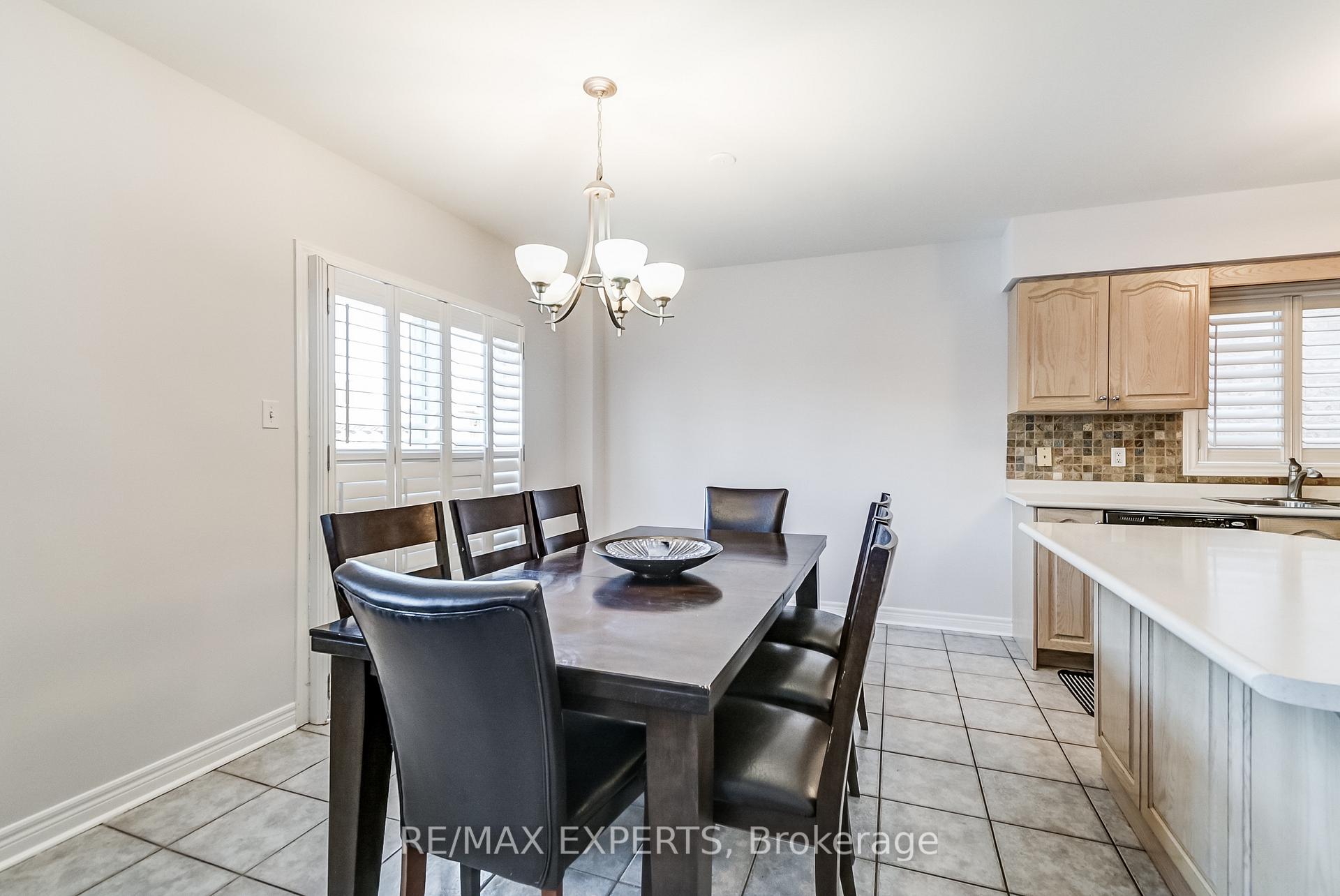 Photo 22 of 8 Pine Hollow Crescent, Vaughan, Maple — HOMEH