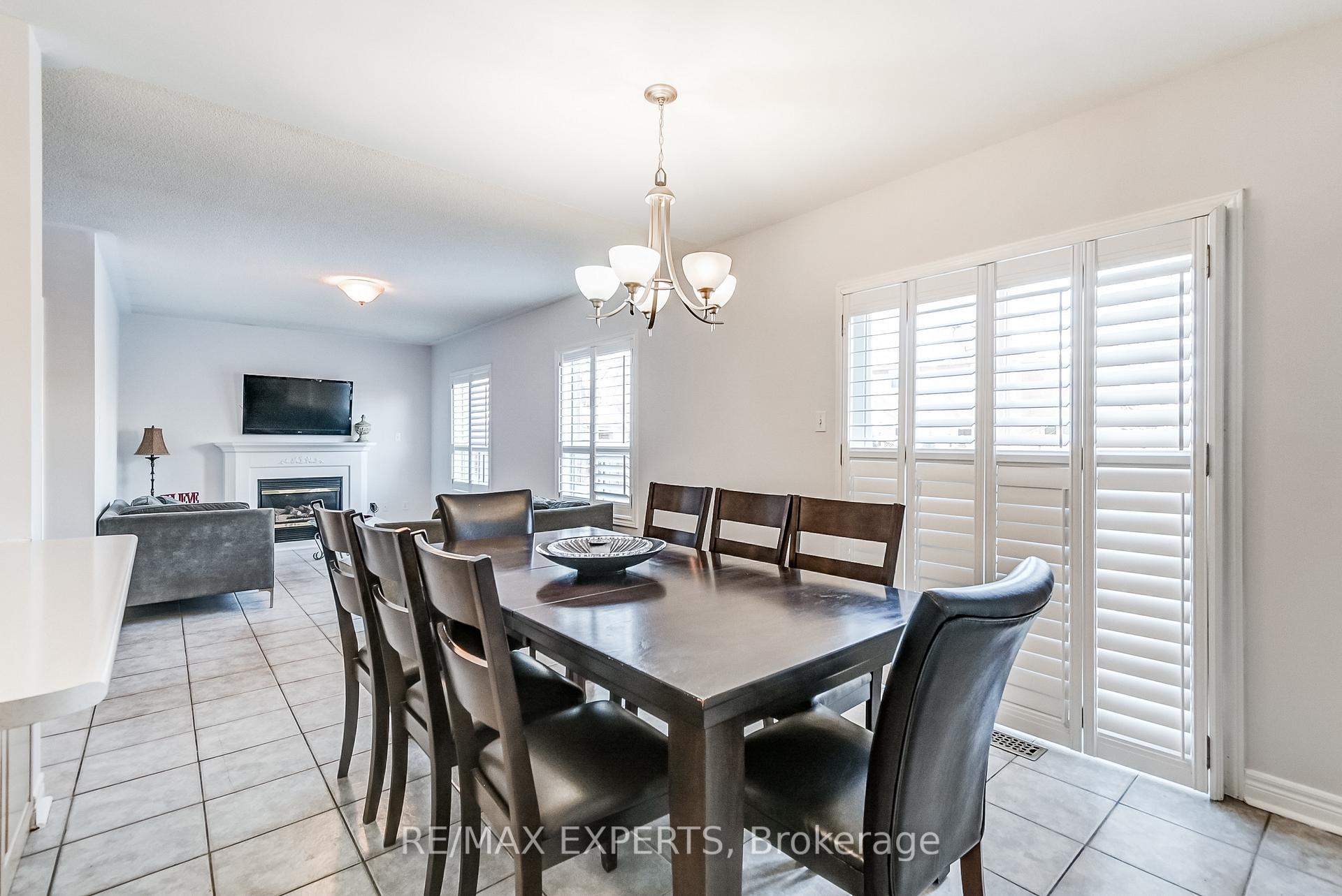 Photo 23 of 8 Pine Hollow Crescent, Vaughan, Maple — HOMEH