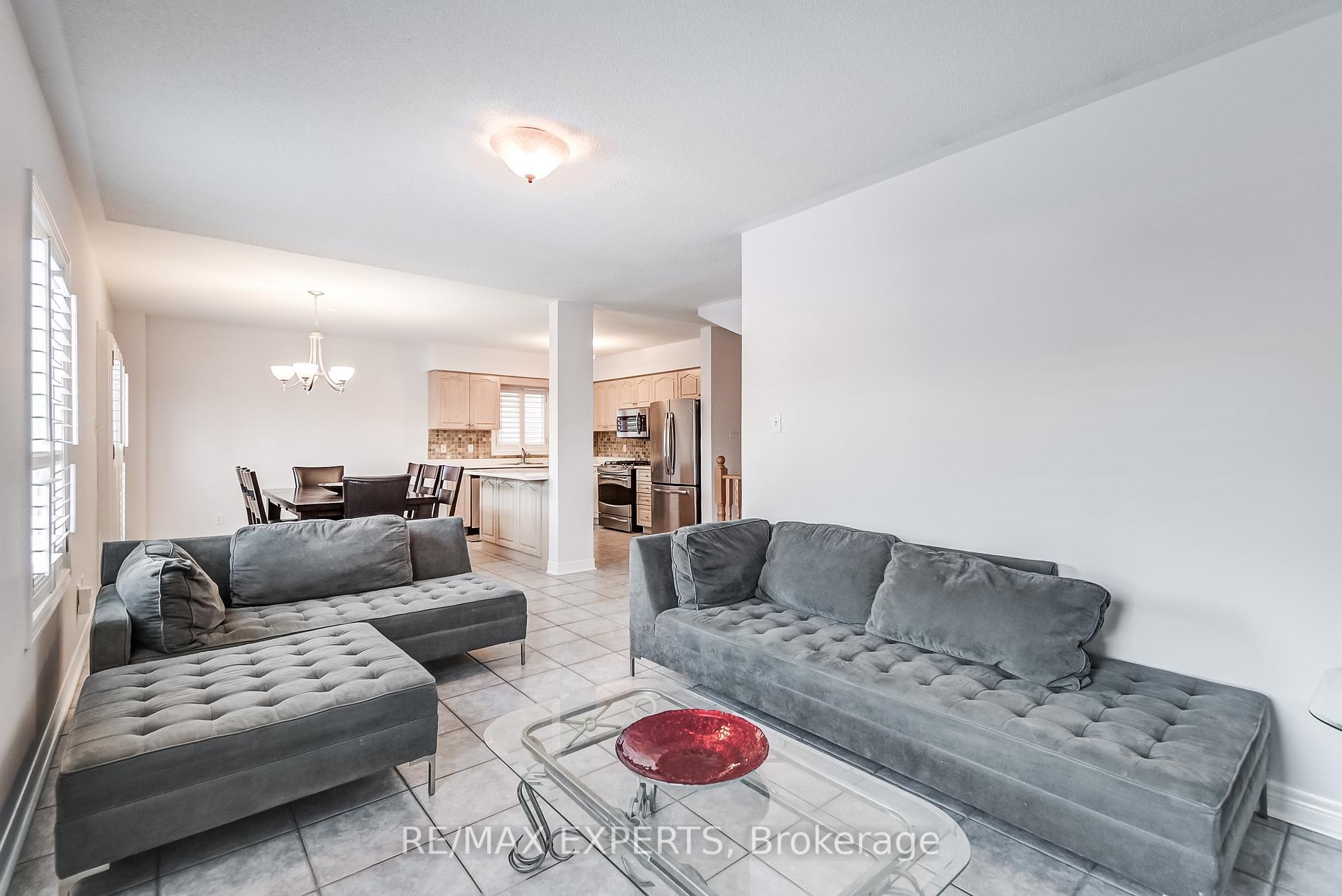 Photo 25 of 8 Pine Hollow Crescent, Vaughan, Maple — HOMEH
