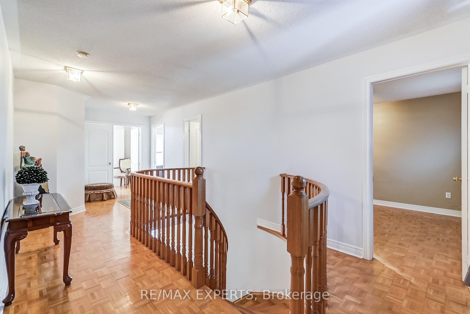 Photo 28 of 8 Pine Hollow Crescent, Vaughan, Maple — HOMEH