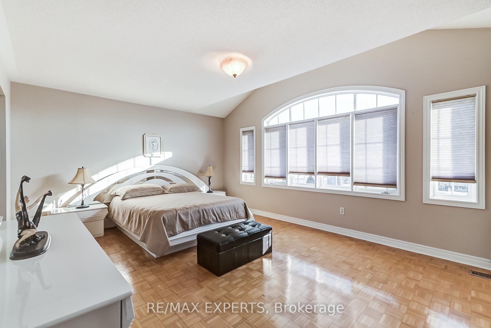 Photo 29 of 8 Pine Hollow Crescent, Vaughan, Maple — HOMEH