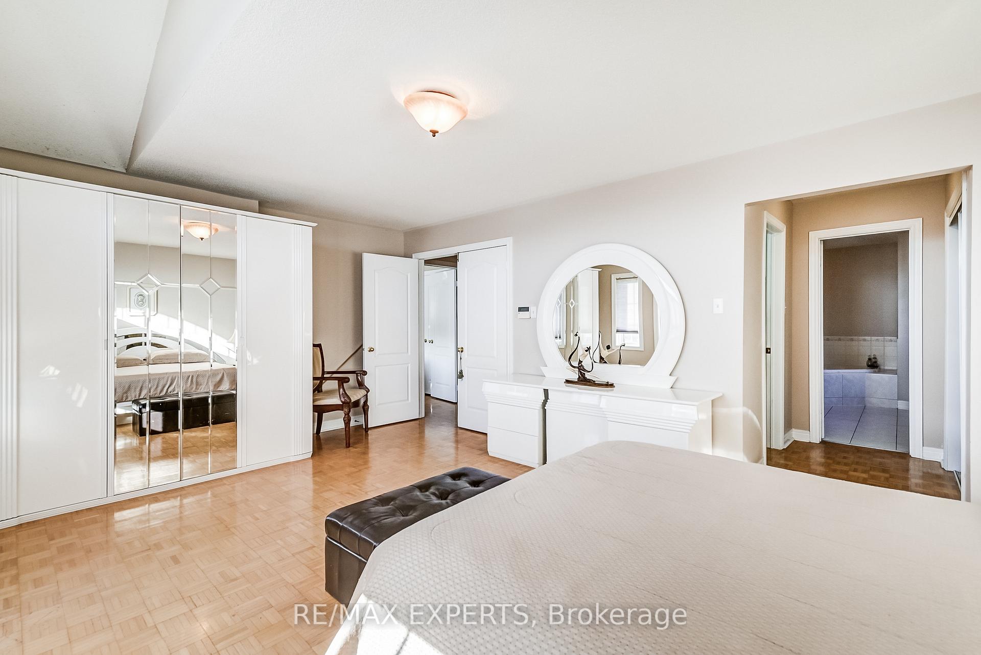 Photo 30 of 8 Pine Hollow Crescent, Vaughan, Maple — HOMEH