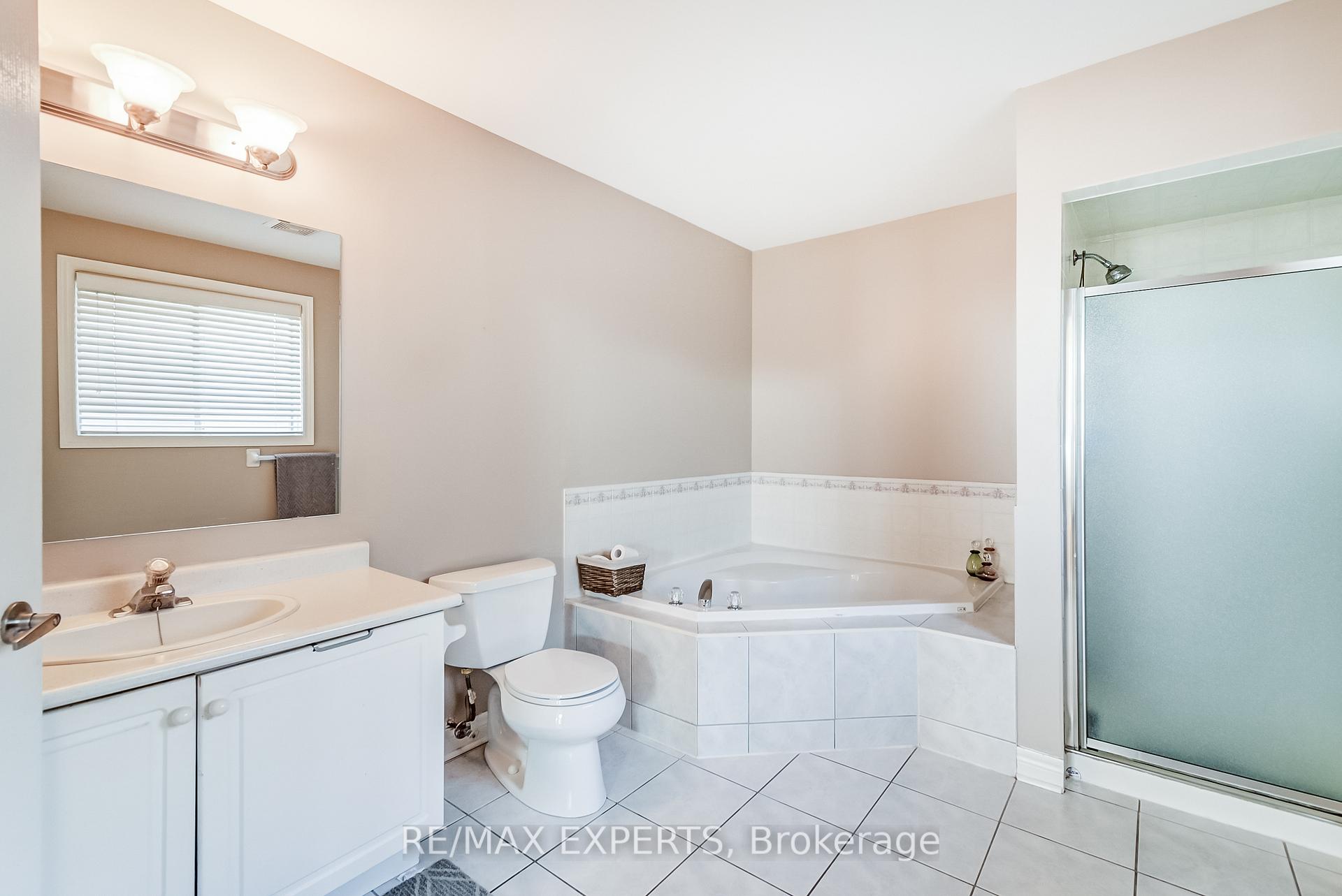 Photo 32 of 8 Pine Hollow Crescent, Vaughan, Maple — HOMEH